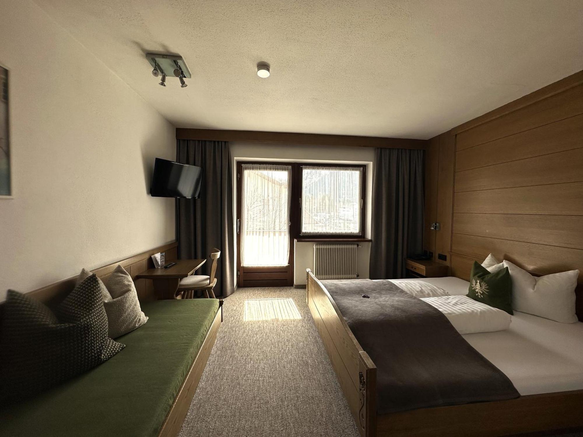 Hotel Zirbenhof Санкт Леонард им Пицтал Стая снимка